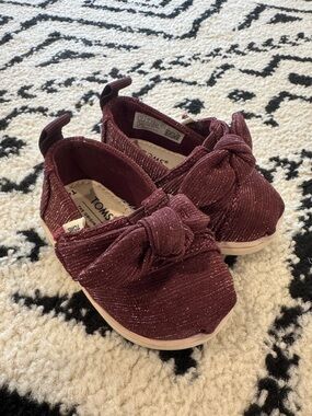 NWOT Toms Tiny Alpargata Glitter Flats